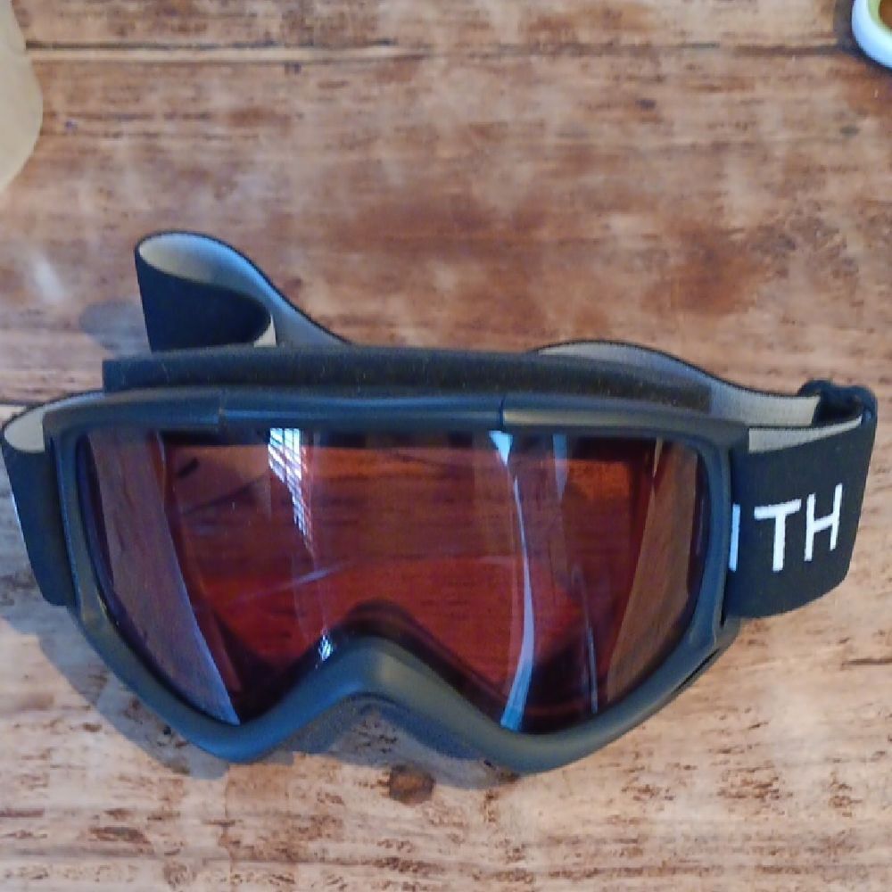 SMITH Goggles with Dark Red Lens